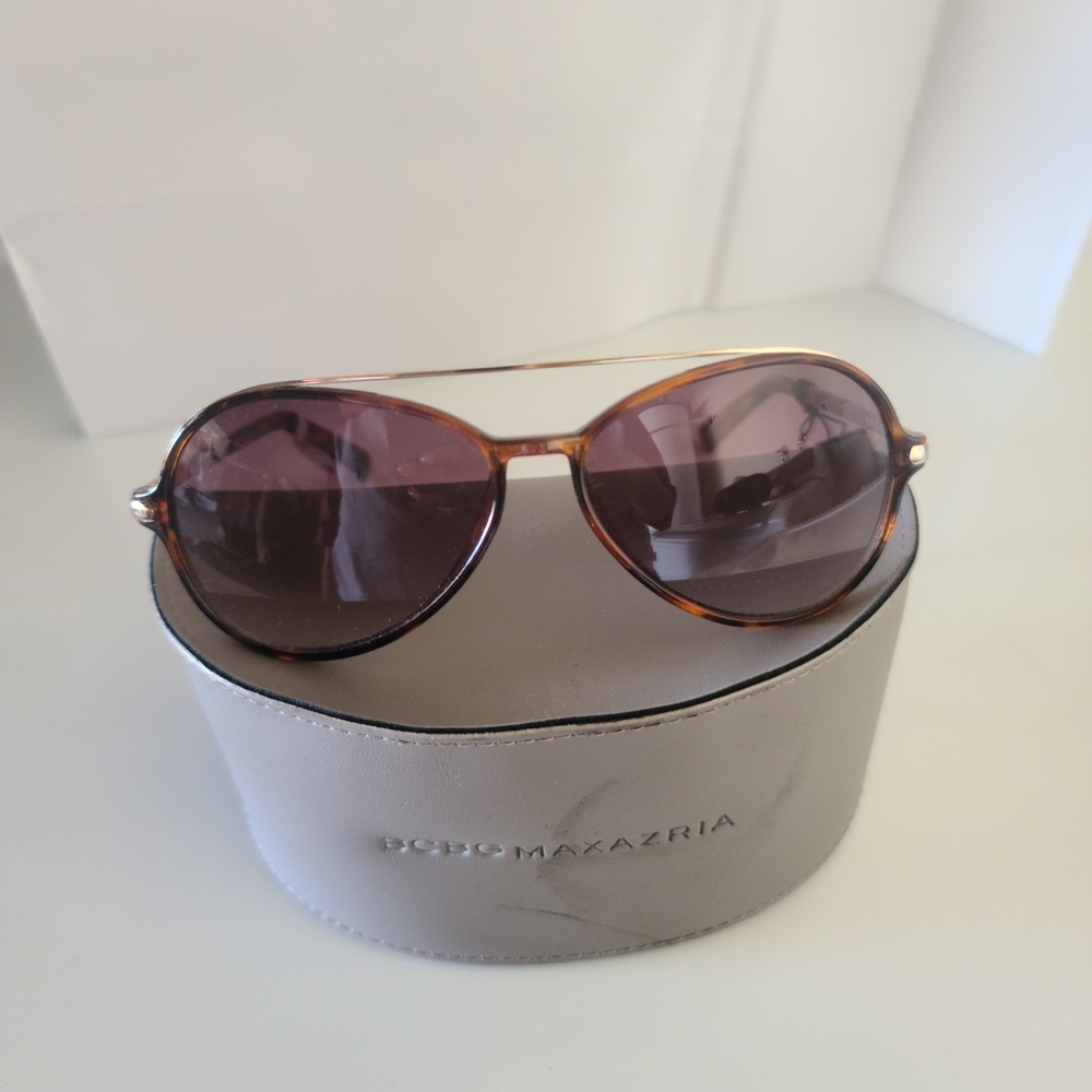 BCBGMaxAzria Tortoise Shell Aviator Sunglasses NWT - image 5